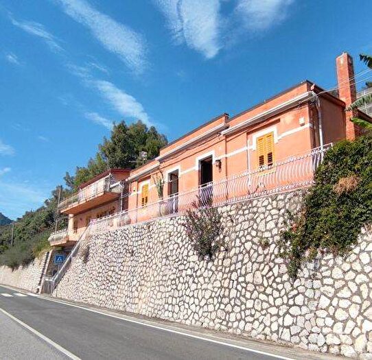 Casa trilocale in affitto in Via Nazionale, Mazzeo, Taormina