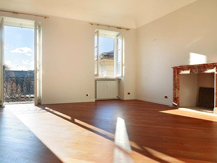 Appartamento con 5 locali in affitto in Via Maria Vittoria, Via della Rocca, Torino