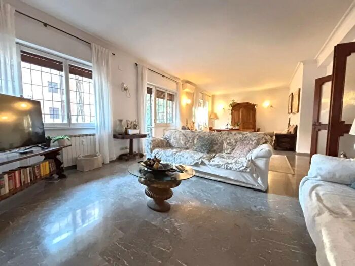 Appartamento con 6 locali in vendita in Via Dino Frescobaldi, Roma