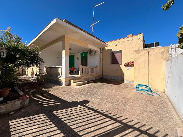 Casa con 6 locali in vendita in Viale Windsurf, Pachino