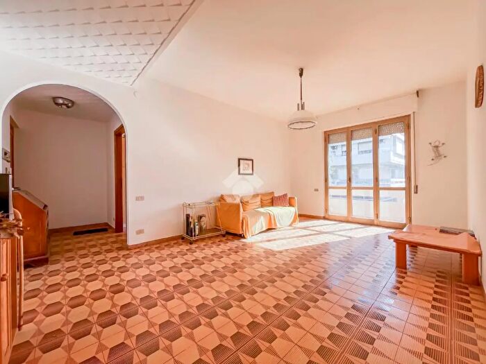 Appartamento quadrilocale in vendita in Via Empoli, Massa