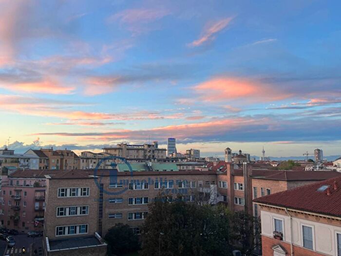 Appartamento trilocale in affitto in Piazza Santagostino, Corso Genova, Milano