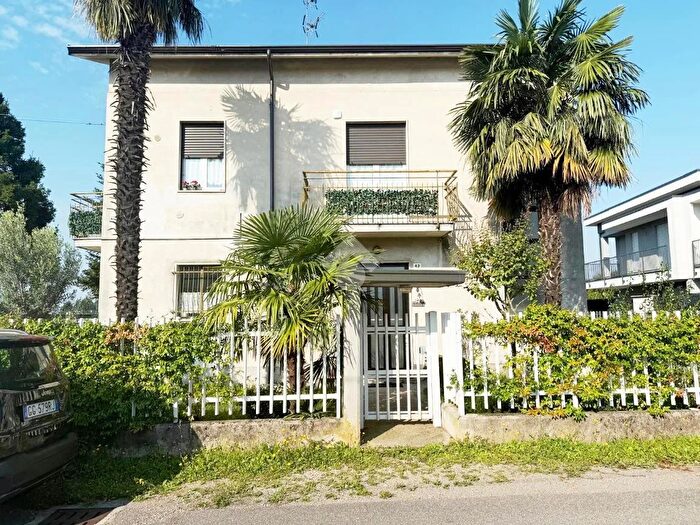 Casa quadrilocale in vendita in Via Bernardino Luini, Turate