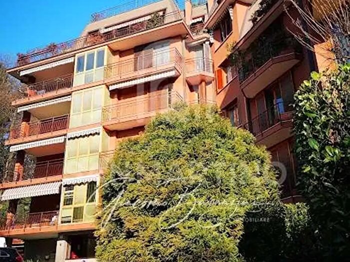 Appartamento trilocale in affitto in Via Crispi, Varese