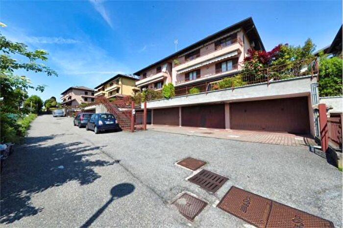 Appartamento quadrilocale in vendita in Capiago Intimiano