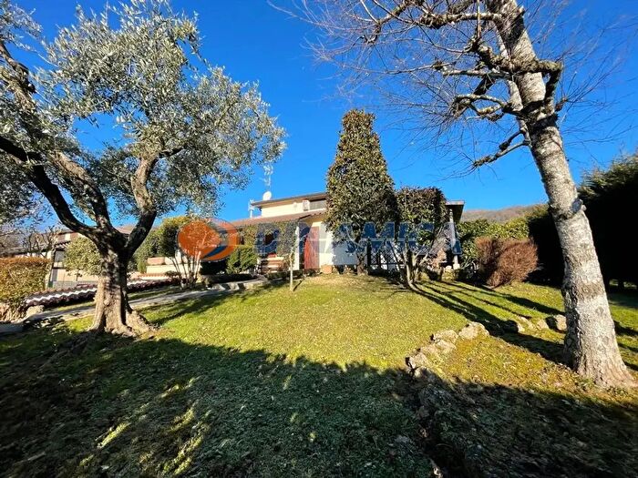 Casa con 5 locali in vendita in Villaggio Larco, Sotto Il Monte Giovanni Xxiii