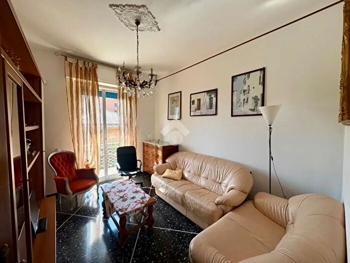 Appartamento quadrilocale in vendita in Via Cornigliano, Genova