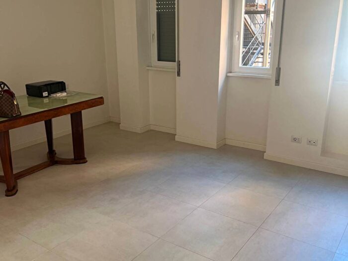 Appartamento monolocale in affitto in Viale Monte Santo, Repubblica, Milano