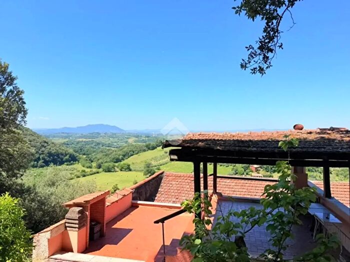 Casa quadrilocale in vendita in Via Roma, Casperia