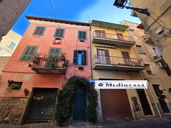 Appartamento trilocale in vendita in Via Andrea Velletrano, Velletri