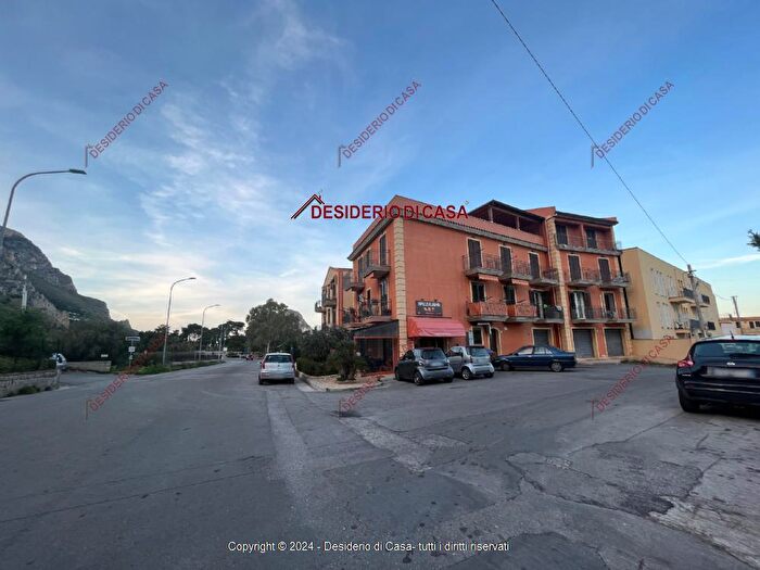 Appartamento trilocale in vendita in Via Litoranea Santa Flavia Pa Italia, Santa Flavia