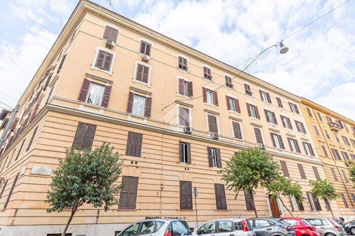 Appartamento trilocale in vendita in Via Giuseppe Avezzana, Roma