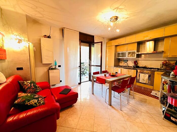 Appartamento trilocale in vendita in Via Santander, Milano