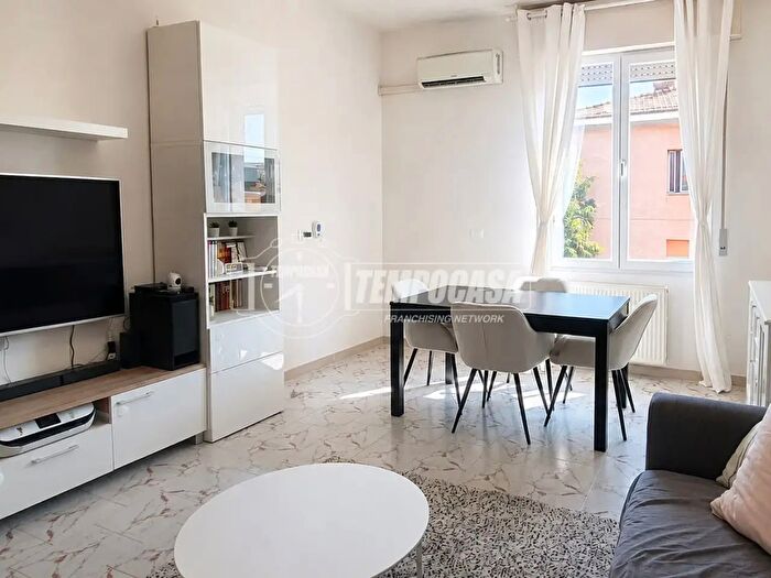 Appartamento trilocale in vendita in Viale Guido Mazzoni, Modena