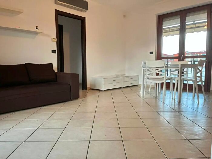 Appartamento trilocale in affitto in Via Minghetti, Collegno
