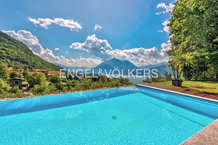 Casa con 6 locali in vendita in Perledo