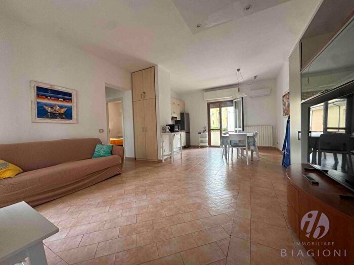 Appartamento quadrilocale in affitto in Via Giosuè Carducci, Pietrasanta
