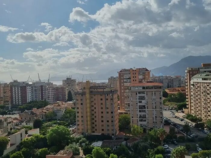 Appartamento con 6 locali in vendita in Via Antonino di Paola, Palermo