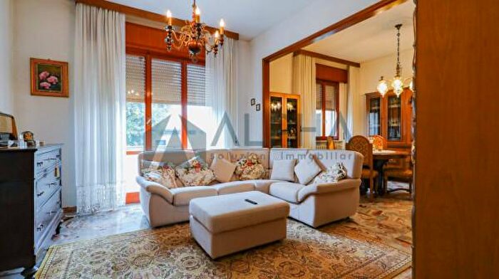 Casa con 6 locali in vendita in Via Savio, Forli