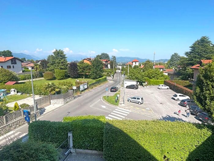 Appartamento bilocale in affitto in Via Umberto Maddalena, Lurago DErba