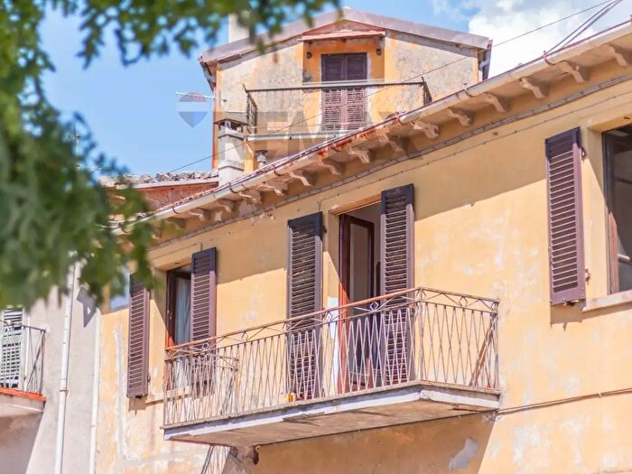 Appartamento con 5 locali in vendita in Semproniano