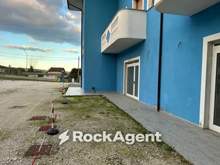 Appartamento quadrilocale in vendita in Via del Villino, Alanno