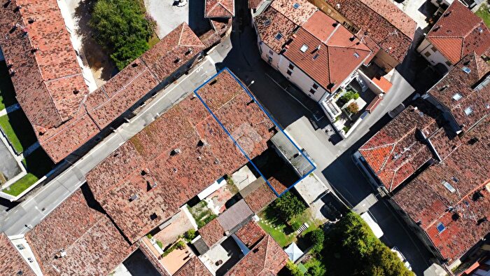 Casa con 10 locali in vendita in Via Guglielmo Marconi, Bovezzo