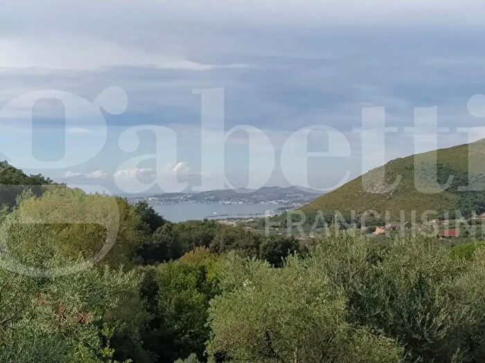 Appartamento con 5 locali in vendita in Località Peloni SNC, Formia