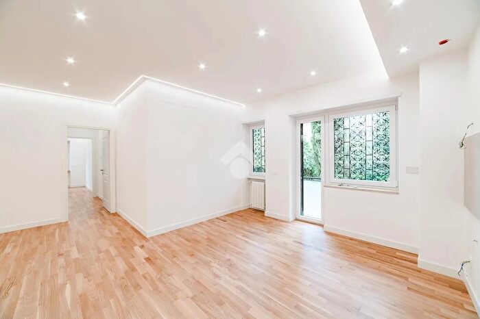 Appartamento trilocale in vendita in Viale Cortina dAmpezzo, Roma