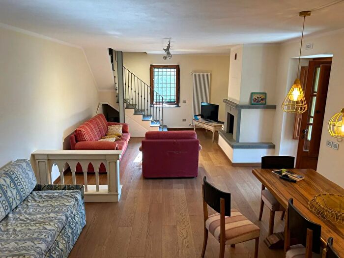 Casa quadrilocale in vendita in Vicchio