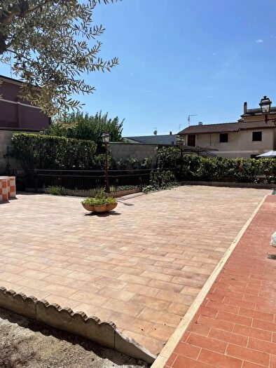 Appartamento trilocale in affitto in Via Pietraferrazzana, Roma