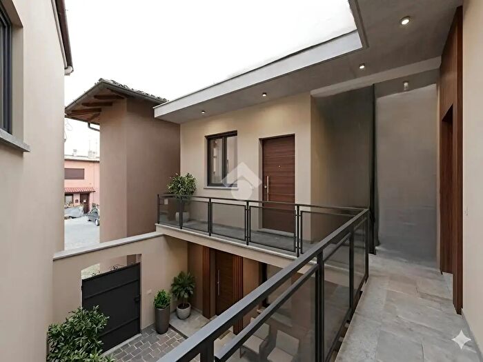 Appartamento trilocale in vendita in Vicolo Pozzale, Fara Gera DAdda