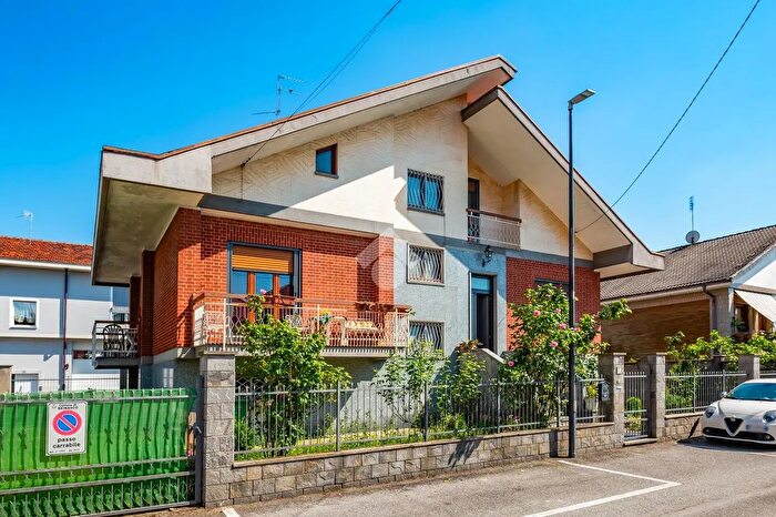 Casa con 6 locali in vendita in Via Trieste, Beinasco