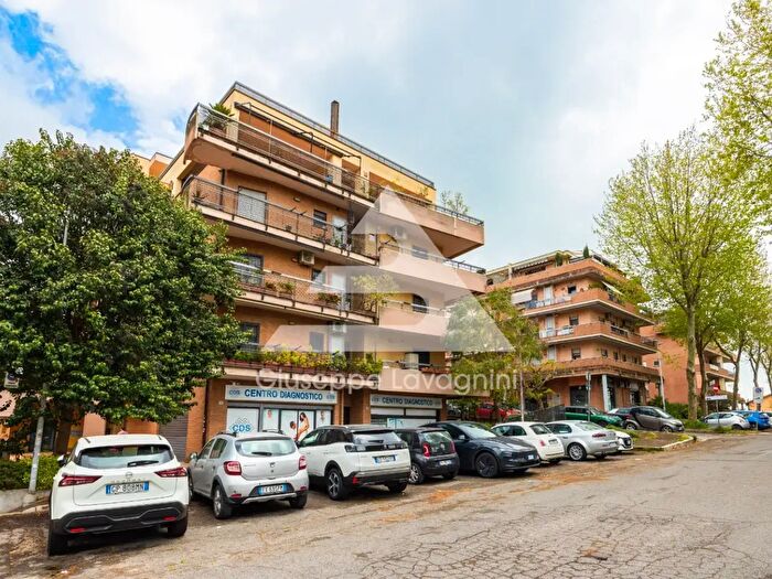 Appartamento quadrilocale in vendita in Via Cap M T Valeri, Albano Laziale