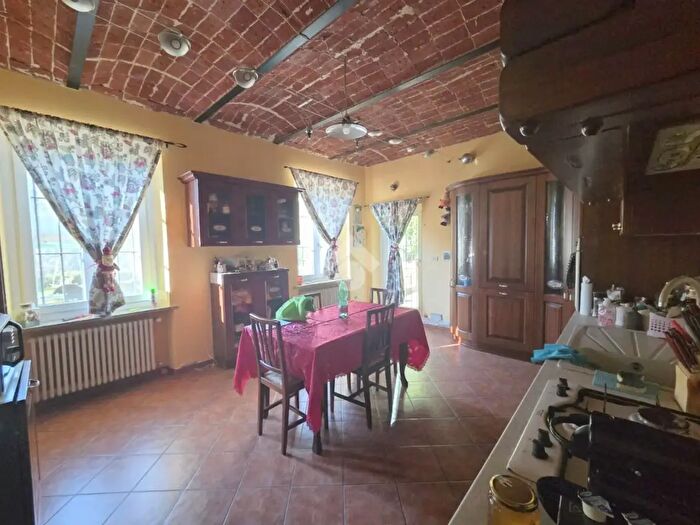 Casa con 9 locali in vendita in Frazione Sessant, Asti