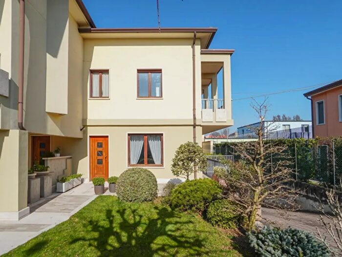 Casa con 6 locali in vendita in San Bonifacio