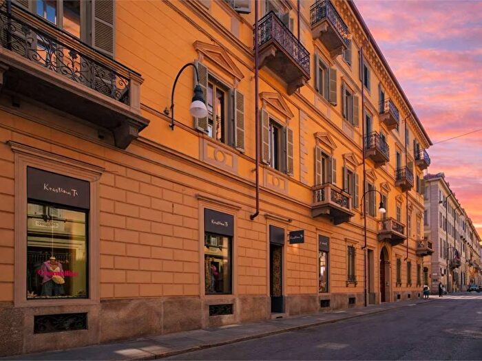 Appartamento bilocale in affitto in Via Maria Vittoria, Via Roma, Torino