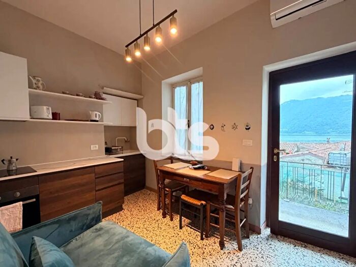 Appartamento bilocale in vendita in Via Carebbio, Sale Marasino