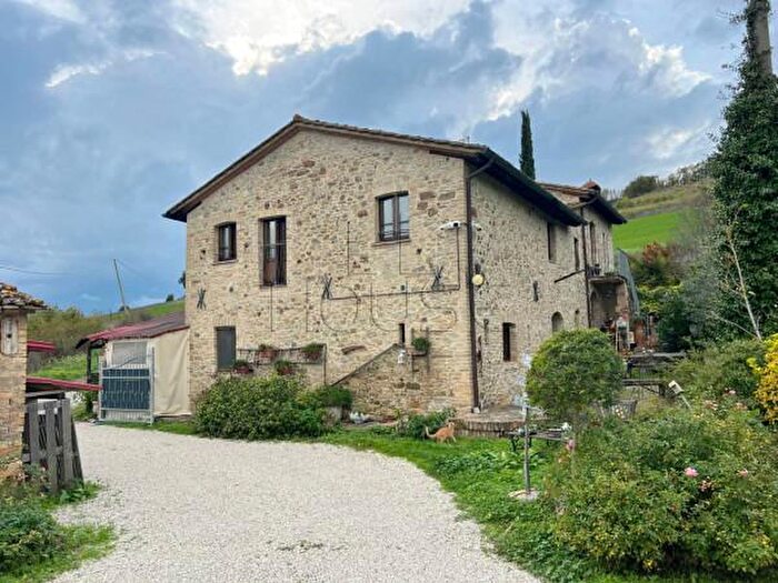 Casa con 6 locali in vendita in Zona S Lorenzo, Montone