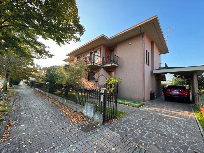 Casa quadrilocale in vendita in Via Amedeo Modigliani, Latina