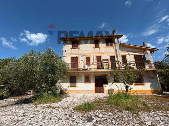Appartamento quadrilocale in vendita in Località Castagnano, Civitella San Paolo