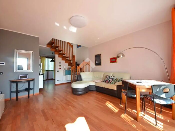 Appartamento quadrilocale in vendita in Via a Manzoni, Masate