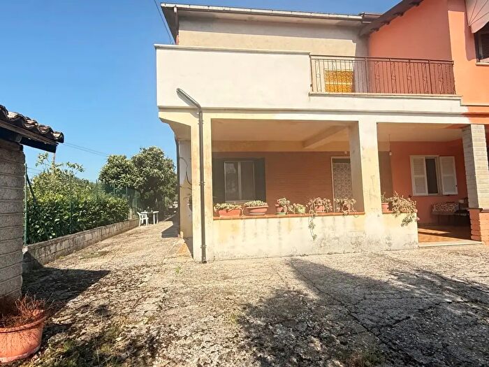 Casa quadrilocale in vendita in Via Colle Cavariccio Snc, Alatri