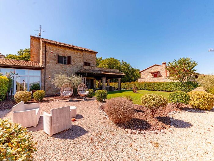 Casa con 6 locali in vendita in Via Adolfo Venturi, Corciano