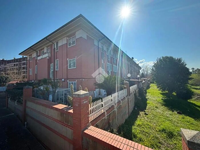 Appartamento trilocale in vendita in Via Guido Calogero, Roma