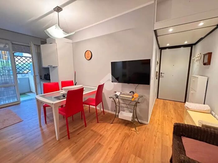 Appartamento trilocale in vendita in Viale S Pellico, Cesenatico