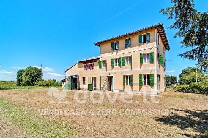 Casa con 6 locali in vendita in Via Roma, Loreggia