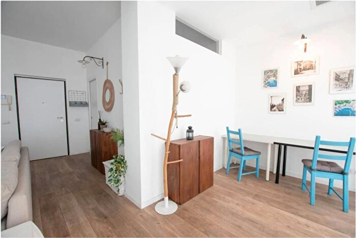 Appartamento trilocale in vendita in Via Pompeo Mariani Milano, Milano