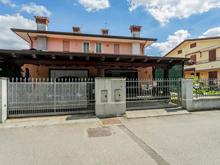 Casa con 5 locali in vendita in Via Don Gaetano Torresin, Due Carrare