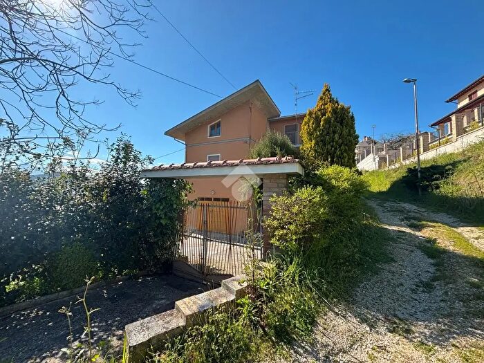 Casa quadrilocale in vendita in Contrada Petrilli Basso, Cellino Attanasio